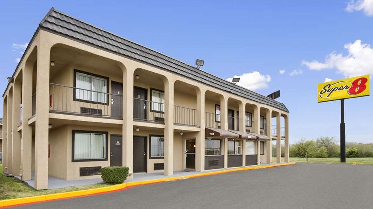 Super 8 Fort Worth Exterior