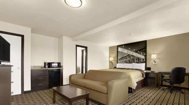 Super 8 Fort Worth Suite