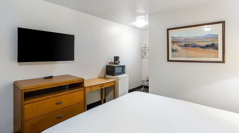 <b>Knights Inn & Suites Yuma Room</b>. Images powered by <a href="https://iceportal.shijigroup.com/" title="IcePortal" target="_blank">IcePortal</a>.