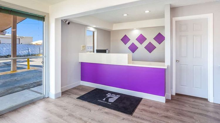 Knights Inn & Suites Yuma Lobby