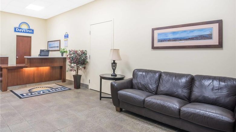<b>Days Inn Duluth Lakewalk Lobby</b>. Images powered by <a href="https://iceportal.shijigroup.com/" title="IcePortal" target="_blank">IcePortal</a>.