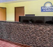 Days Inn & Suites Casey Lobby