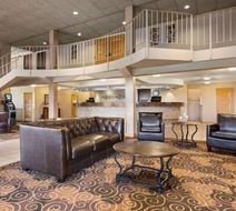 Ramada Bismarck Lobby