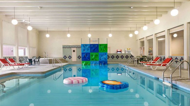 <b>Ramada Bismarck Pool</b>. Images powered by <a href="https://iceportal.shijigroup.com/" title="IcePortal" target="_blank">IcePortal</a>.