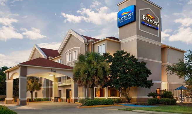 Baymont Inn & Suites Clute Exterior