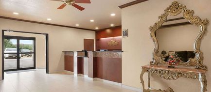 Baymont Inn & Suites Clute Lobby