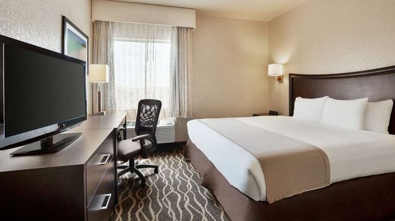 <b>Baymont Inn & Suites Clute Room</b>. Images powered by <a href="https://iceportal.shijigroup.com/" title="IcePortal" target="_blank">IcePortal</a>.