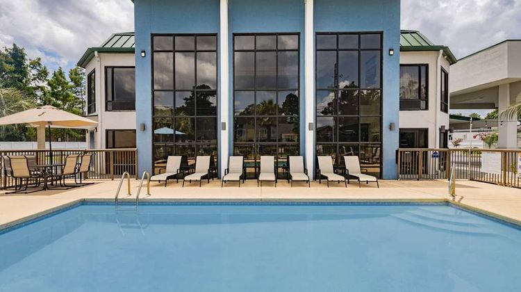 Days Inn & Suites Savannah Midtown Pool