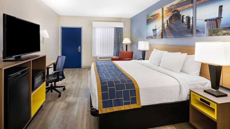 <b>Days Inn & Suites Savannah Midtown Room</b>. Images powered by <a href="https://iceportal.shijigroup.com/" title="IcePortal" target="_blank">IcePortal</a>.