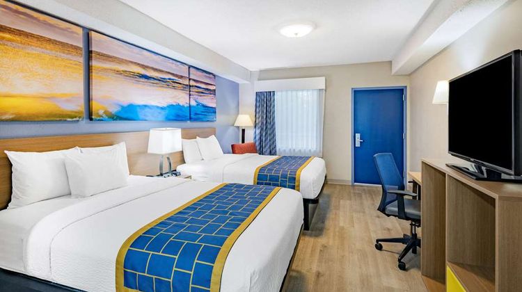 Days Inn & Suites Savannah Midtown Suite