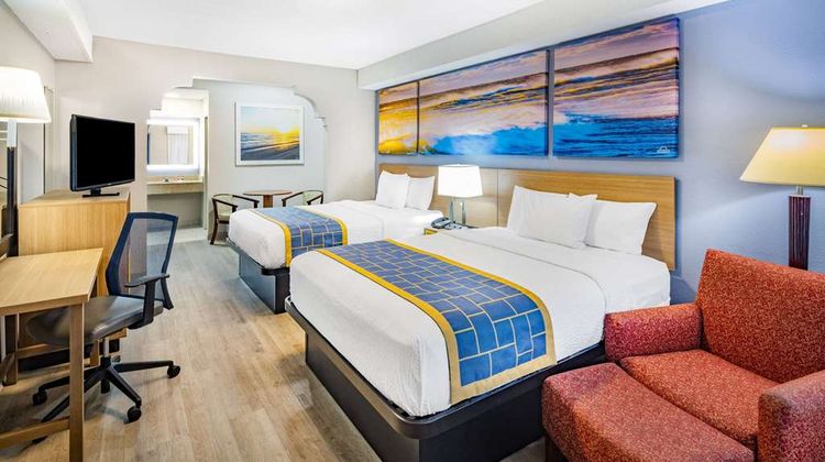 Days Inn & Suites Savannah Midtown Suite
