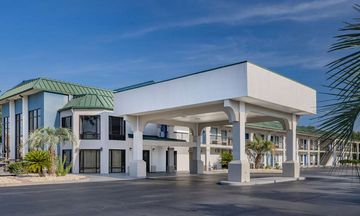 Days Inn & Suites Savannah Midtown