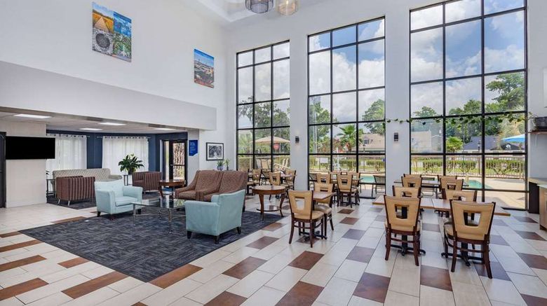 <b>Days Inn & Suites Savannah Midtown Lobby</b>. Images powered by <a href="https://iceportal.shijigroup.com/" title="IcePortal" target="_blank">IcePortal</a>.