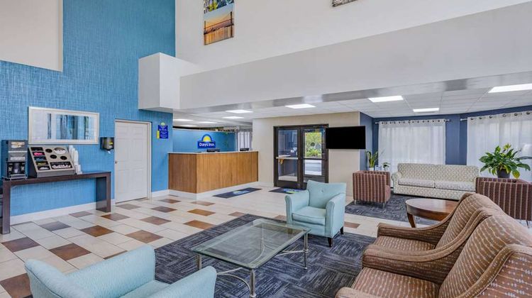 Days Inn & Suites Savannah Midtown Lobby
