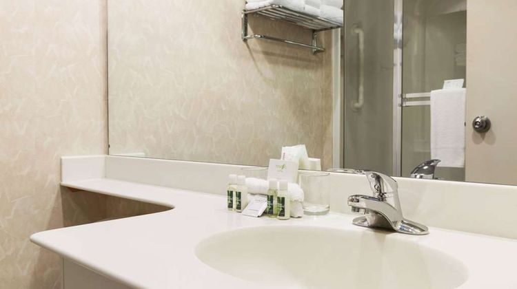 Travelodge Spruce Grove Suite