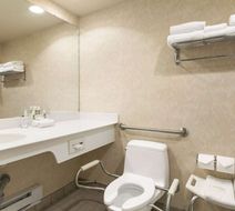 Travelodge Spruce Grove Room