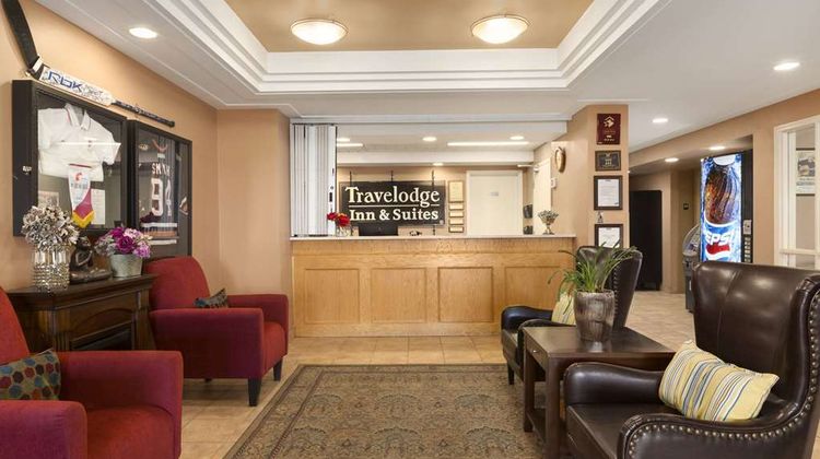 Travelodge Spruce Grove Lobby