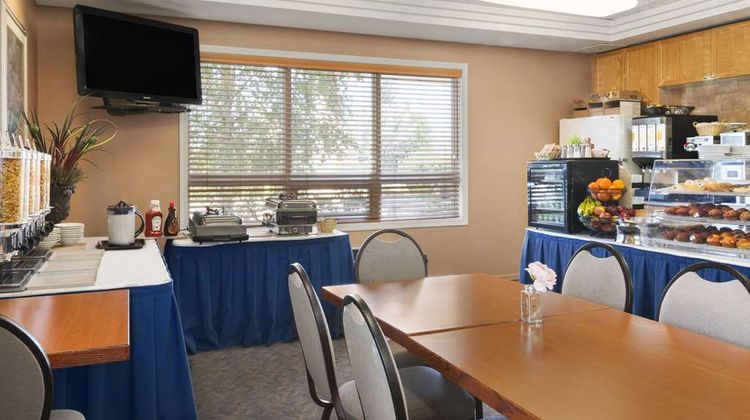 Travelodge Spruce Grove Restaurant