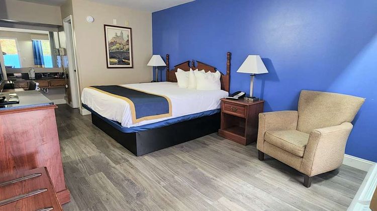 Baymont Inn & Suites Eufaula Room