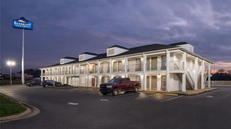 Baymont Inn & Suites Tuscaloosa Exterior