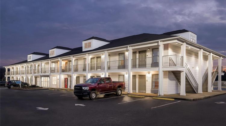 Baymont Inn & Suites Tuscaloosa Exterior