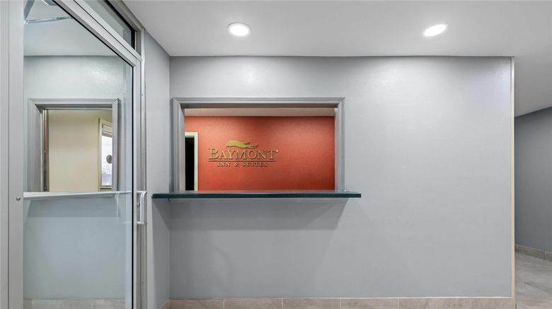 <b>Baymont Inn & Suites Tuscaloosa Lobby</b>. Images powered by <a href="https://iceportal.shijigroup.com/" title="IcePortal" target="_blank">IcePortal</a>.