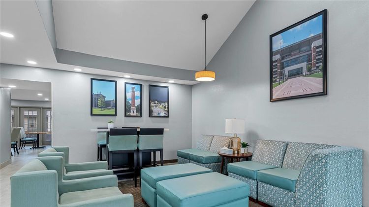 Baymont Inn & Suites Tuscaloosa Lobby
