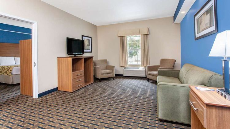 Baymont Inn & Suites Jacksonville Room