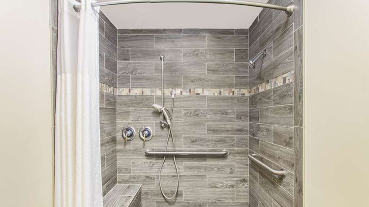 Baymont Inn & Suites Jacksonville Room