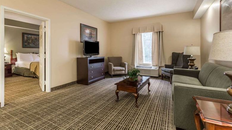 <b>Baymont Inn & Suites Lakeland Suite</b>. Images powered by <a href="https://iceportal.shijigroup.com/" title="IcePortal" target="_blank">IcePortal</a>.