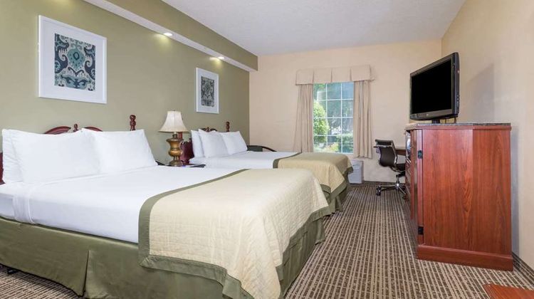 Baymont Inn & Suites Lakeland Room