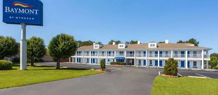 Baymont Inn & Suites Brunswick Exterior