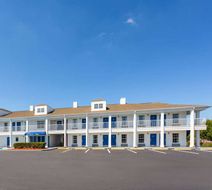 Baymont Inn & Suites Brunswick Exterior
