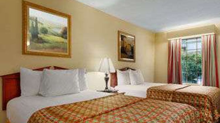 Baymont Inn & Suites Dublin Room