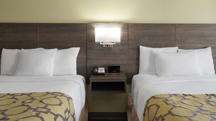 Baymont Inn & Suites Kingsland Room