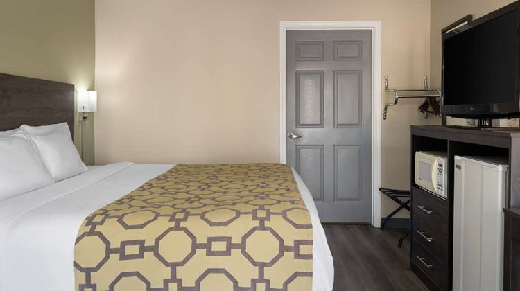 Baymont Inn & Suites Kingsland Room