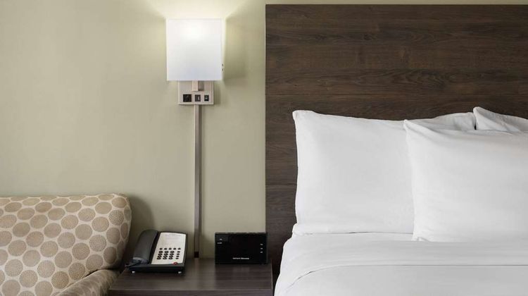 Baymont Inn & Suites Kingsland Room