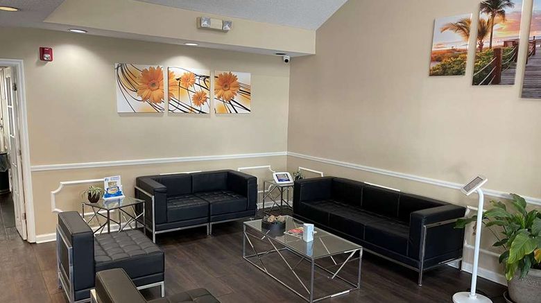 <b>Baymont Inn & Suites Thomasville Lobby</b>. Images powered by <a href="https://iceportal.shijigroup.com/" title="IcePortal" target="_blank">IcePortal</a>.