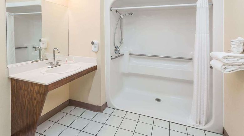 <b>Baymont Inn & Suites Valdosta Room</b>. Images powered by <a href="https://iceportal.shijigroup.com/" title="IcePortal" target="_blank">IcePortal</a>.