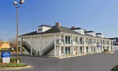 Baymont Inn & Suites Warner Robins