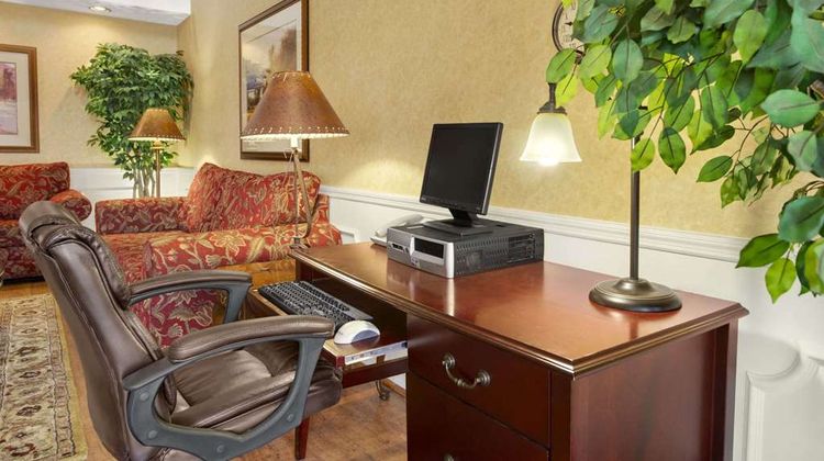 Baymont Inn & Suites Warner Robins Lobby
