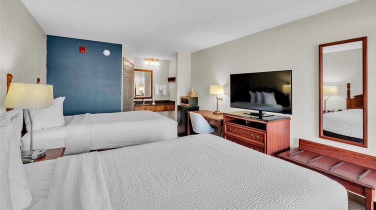 Baymont Inn & Suites Warner Robins Room