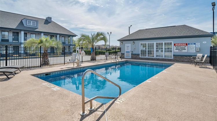 Baymont Inn & Suites Warner Robins Pool