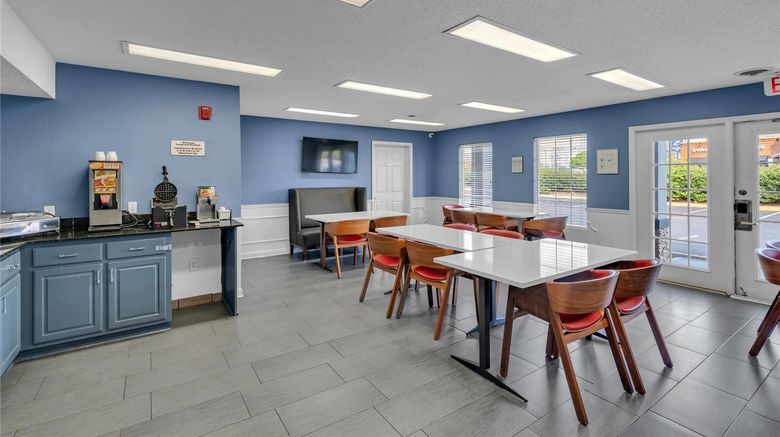 <b>Baymont Inn & Suites Warner Robins Restaurant</b>. Images powered by <a href="https://iceportal.shijigroup.com/" title="IcePortal" target="_blank">IcePortal</a>.