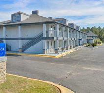 Baymont Inn & Suites Warner Robins Exterior