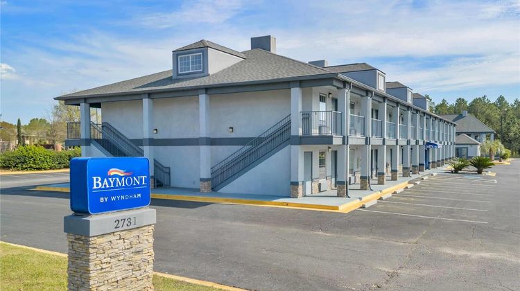 Baymont Inn & Suites Warner Robins Exterior