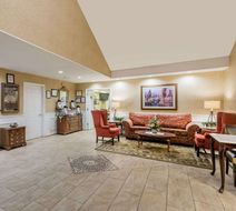 Baymont Inn & Suites Waycross Lobby