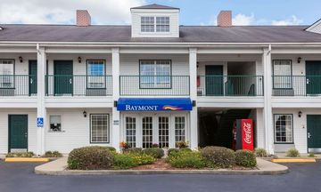 Baymont Inn & Suites Waycross