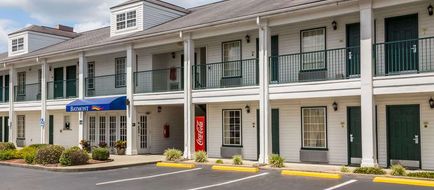 Baymont Inn & Suites Waycross Exterior