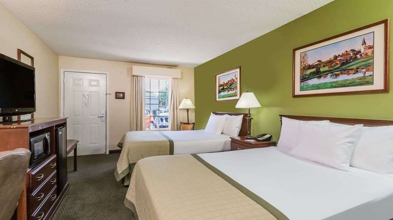 <b>Baymont Inn & Suites Waycross Room</b>. Images powered by <a href="https://iceportal.shijigroup.com/" title="IcePortal" target="_blank">IcePortal</a>.